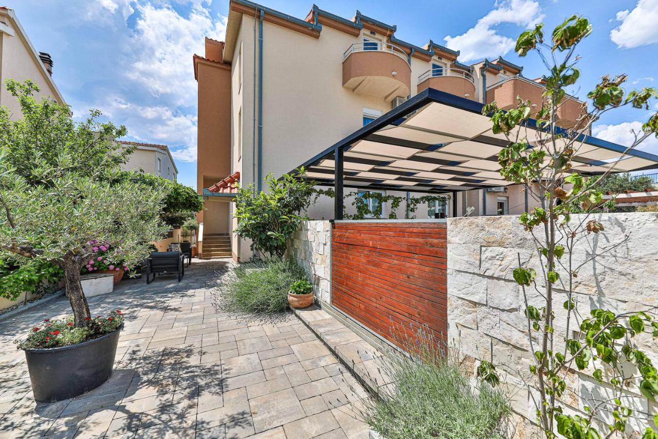 Apartmani Ana Kaštela Exterior foto